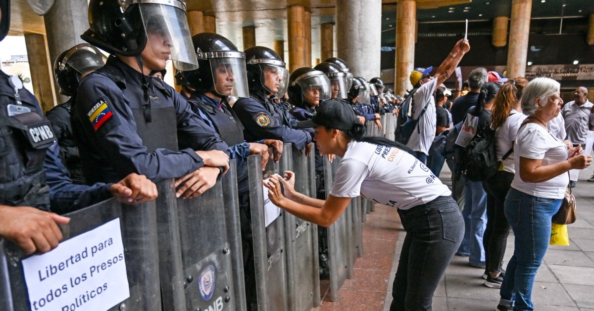 Le famiglie dei prigionieri politici chiedono libertà in Venezuela